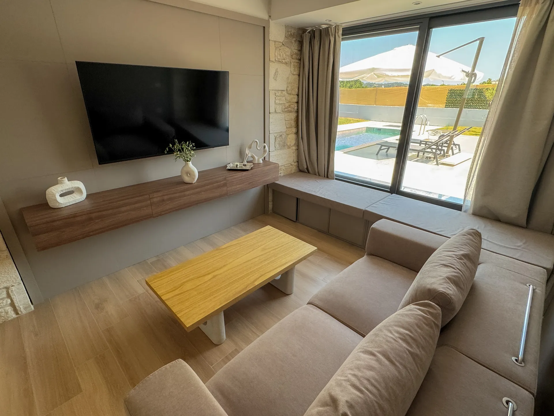 The Olive Path-Villa K4 Iris Double Room with Private Swimming Pool dnevna soba